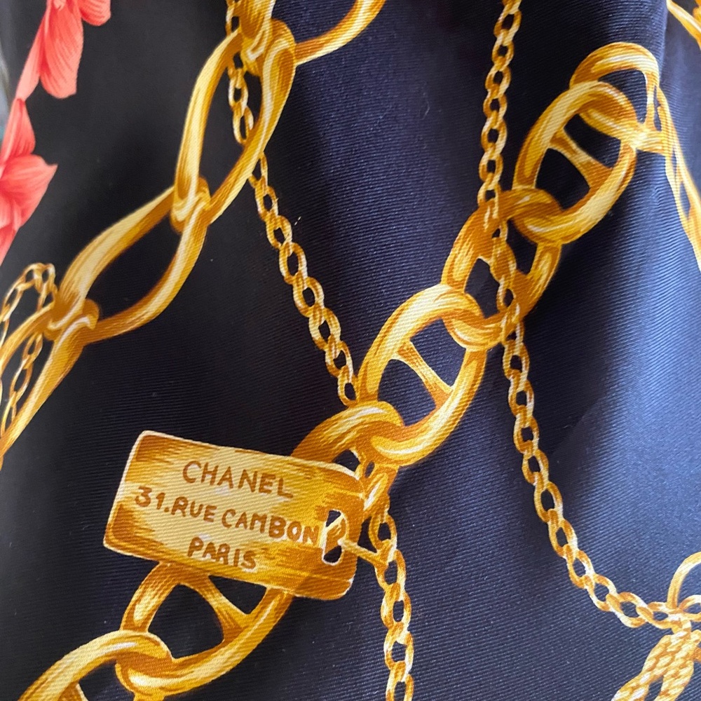 Beautiful Authentic Silk Chanel Scarf - Picture 4 of 4